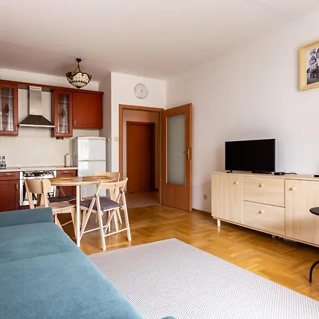 Centre By Bookinghost