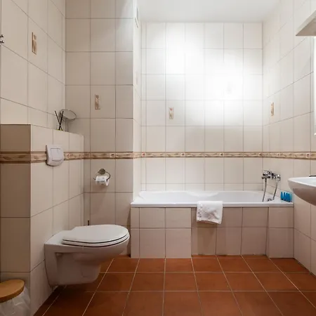 Apartment Centre By Bookinghost *