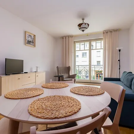 Centre By Bookinghost