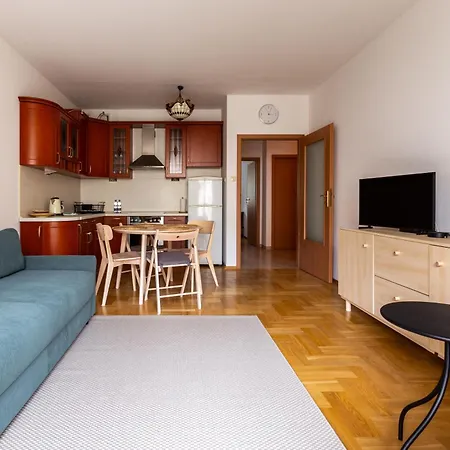 Apartment Centre By Bookinghost