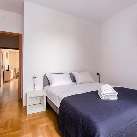 Centre By Bookinghost Apartment *