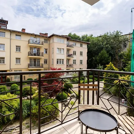 Apartment Centre By Bookinghost