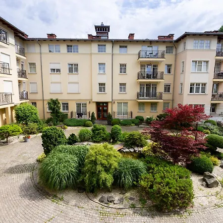 Centre By Bookinghost Apartment