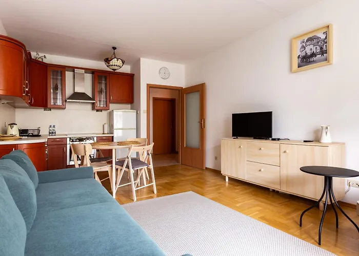 Centre By Bookinghost