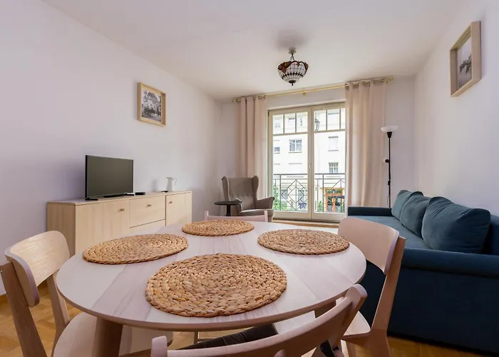 Centre By Bookinghost