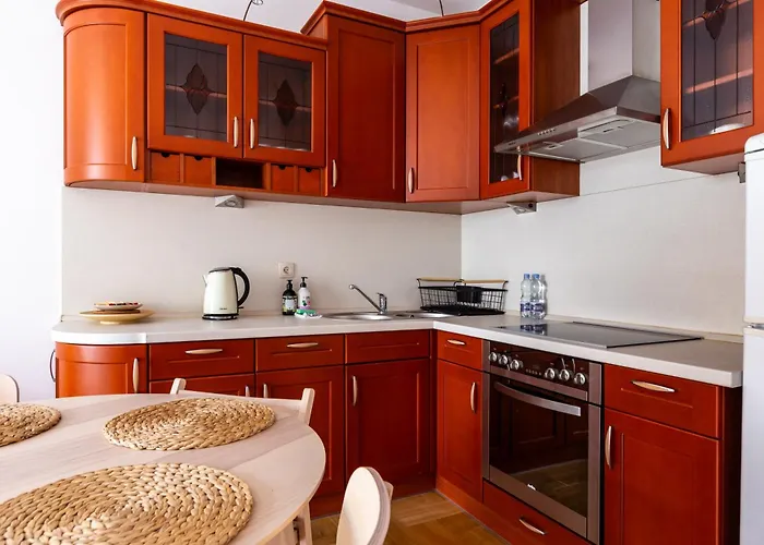 Centre By Bookinghost *