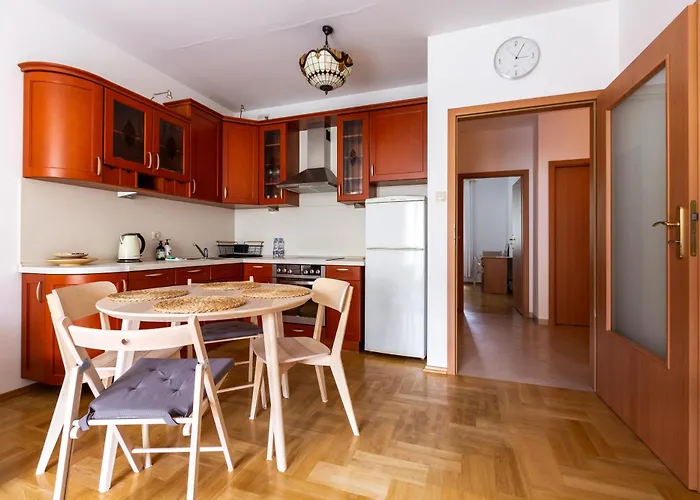 アパート Centre By Bookinghost